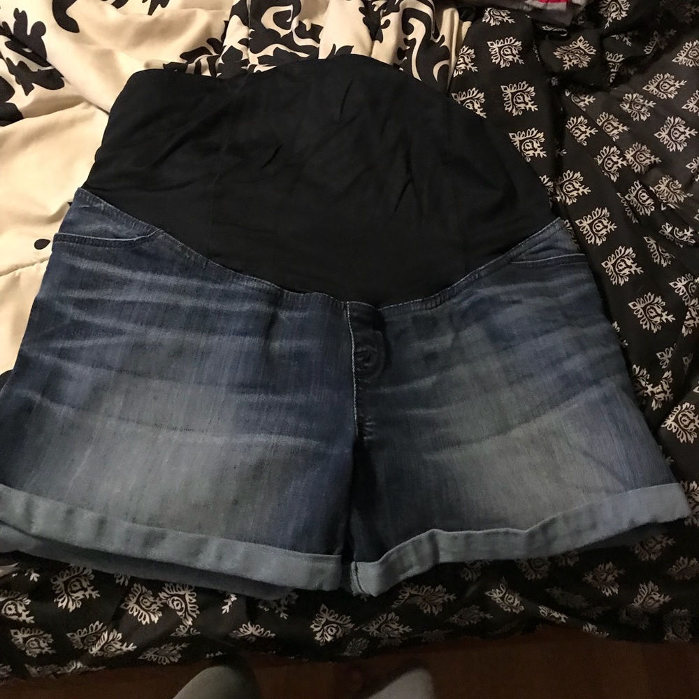 Maternity shorts